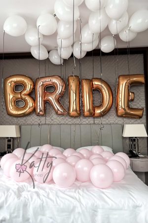 фольгированные буквы BRIDE и гелиевые шары